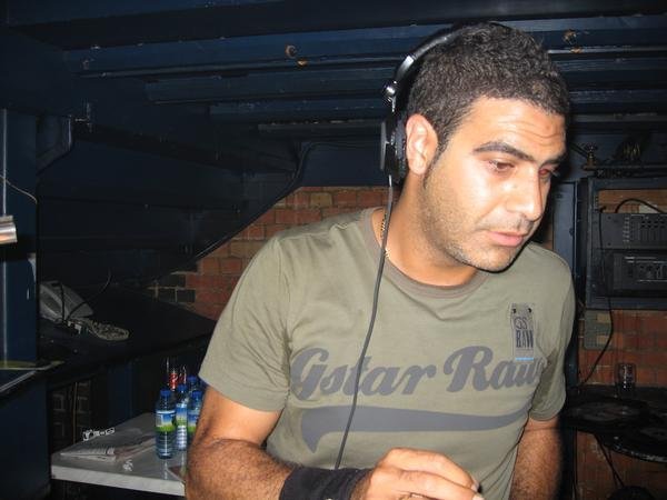 Alex Arnout - Serious (Original Mix)